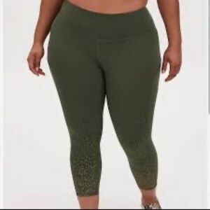 Chic Olive Green Cropped Leggings